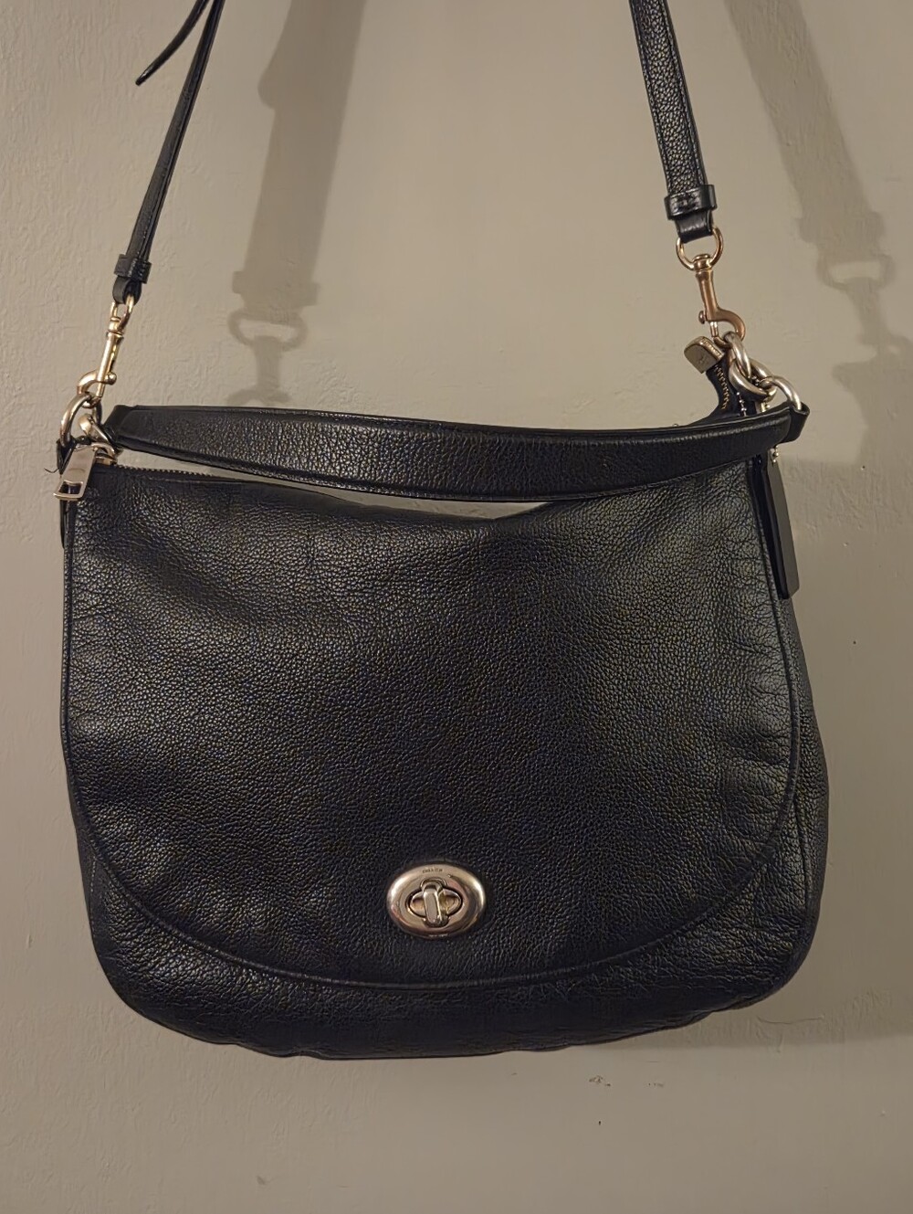Coach 2018 Black Pebbled Leather Hobo/Crossbody Bag w/ Turn-Lock Closure (36762)